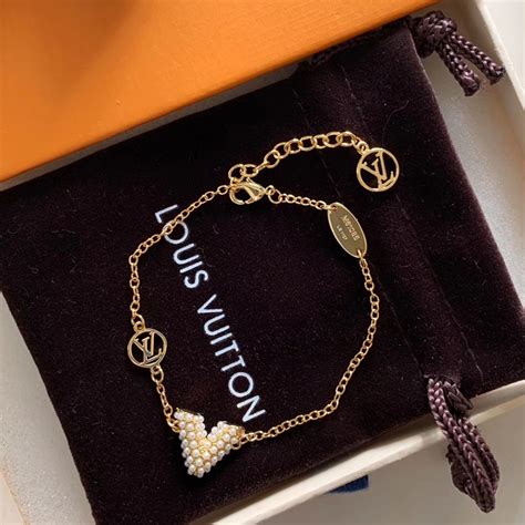 louis vuitton essential bracelet.